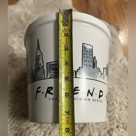 Friends TV Series Ceramic Popcorn Bowl White - New York Skyline - Picture 6 of 7